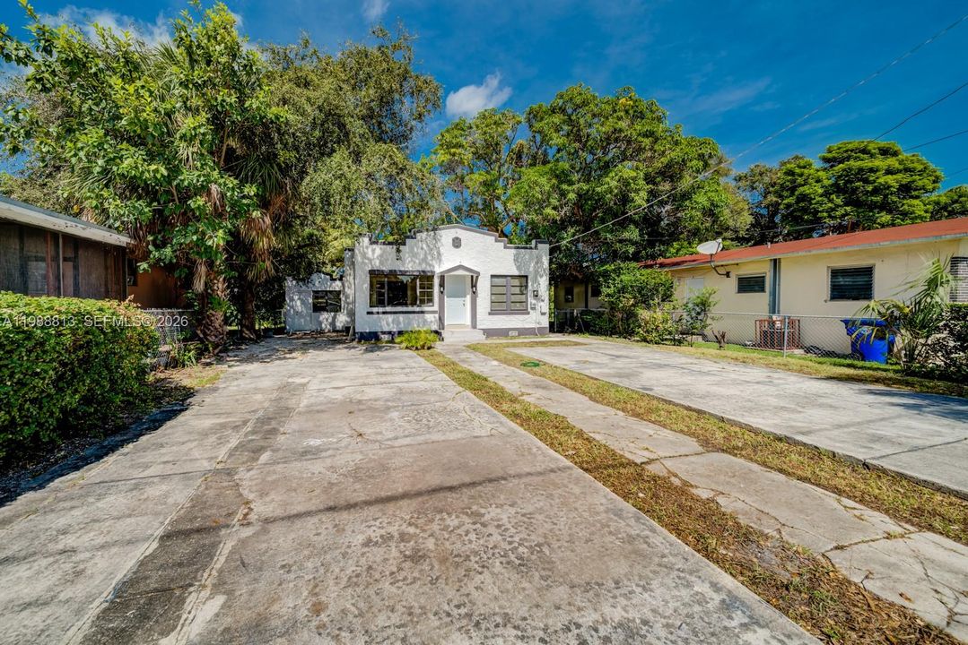 For Sale: $417,000 (3 beds, 2 baths, 1311 Square Feet)