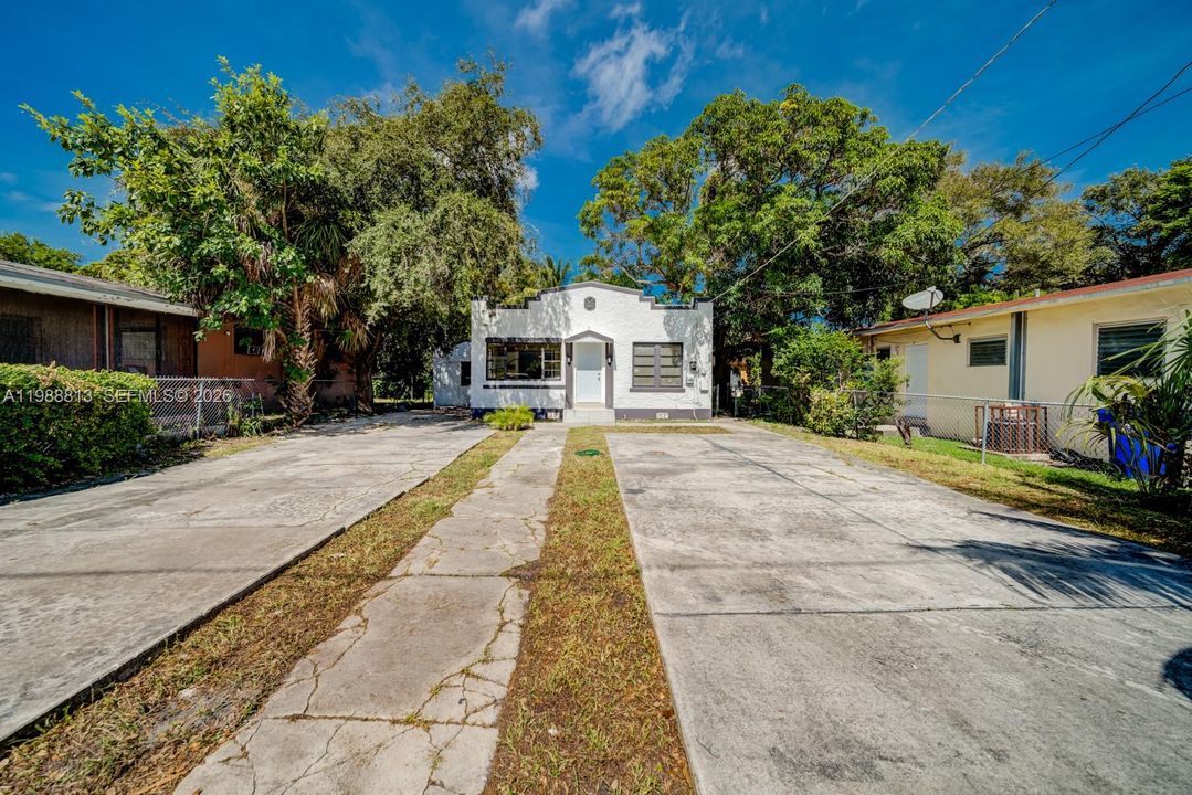 For Sale: $417,000 (3 beds, 2 baths, 1311 Square Feet)