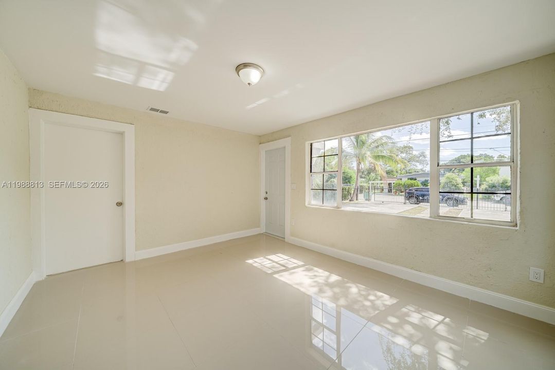 For Sale: $417,000 (3 beds, 2 baths, 1311 Square Feet)
