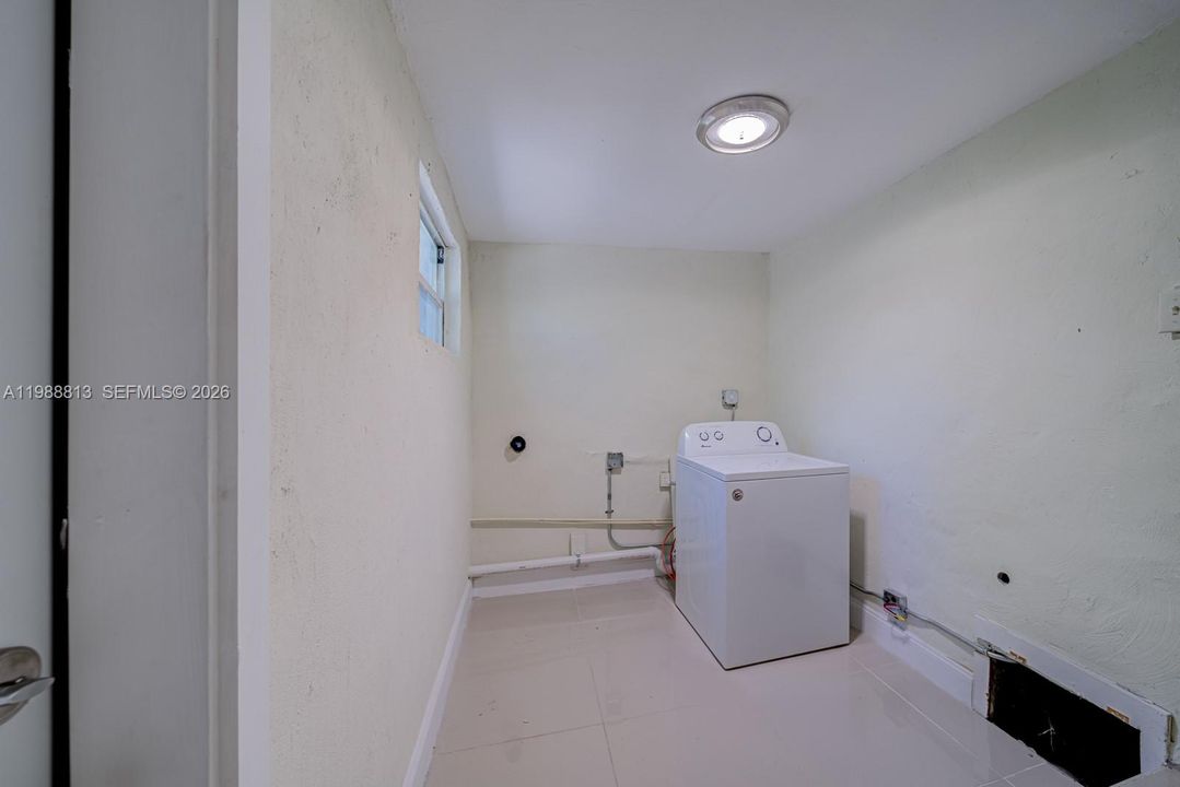 For Sale: $417,000 (3 beds, 2 baths, 1311 Square Feet)