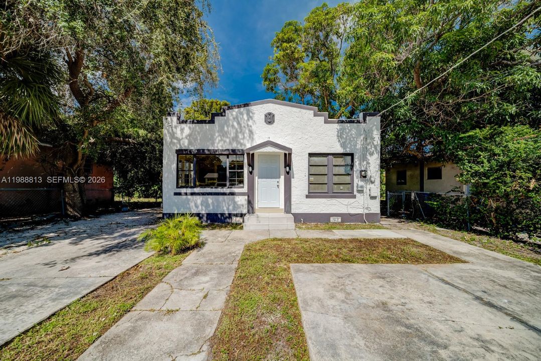 For Sale: $417,000 (3 beds, 2 baths, 1311 Square Feet)