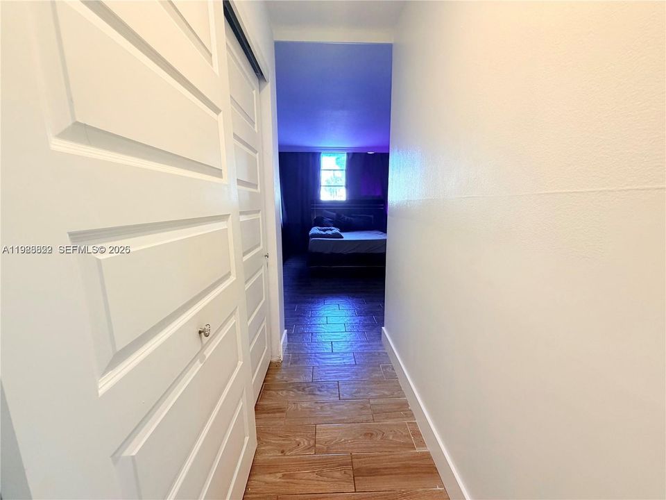 For Sale: $99,999 (1 beds, 1 baths, 735 Square Feet)