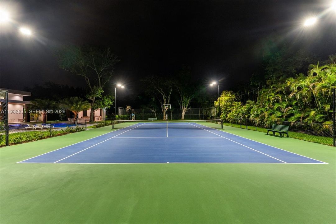 Vendido Recientemente: $6,500,000 (6 camas, 6 baños, 5481 Pies cuadrados)