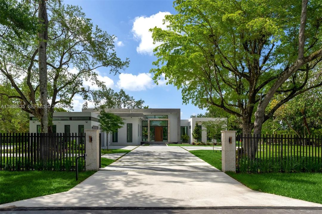 Vendido Recientemente: $6,500,000 (6 camas, 6 baños, 5481 Pies cuadrados)
