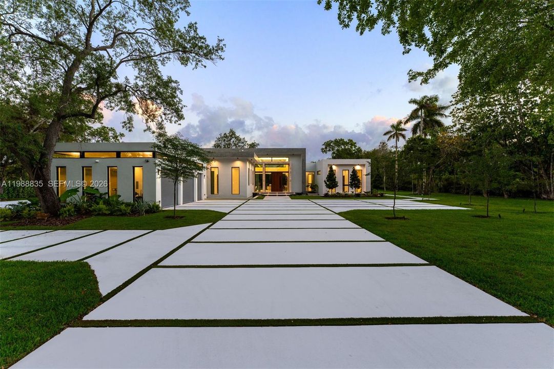 Vendido Recientemente: $6,500,000 (6 camas, 6 baños, 5481 Pies cuadrados)