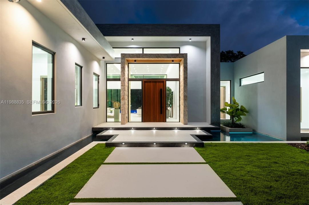 Vendido Recientemente: $6,500,000 (6 camas, 6 baños, 5481 Pies cuadrados)
