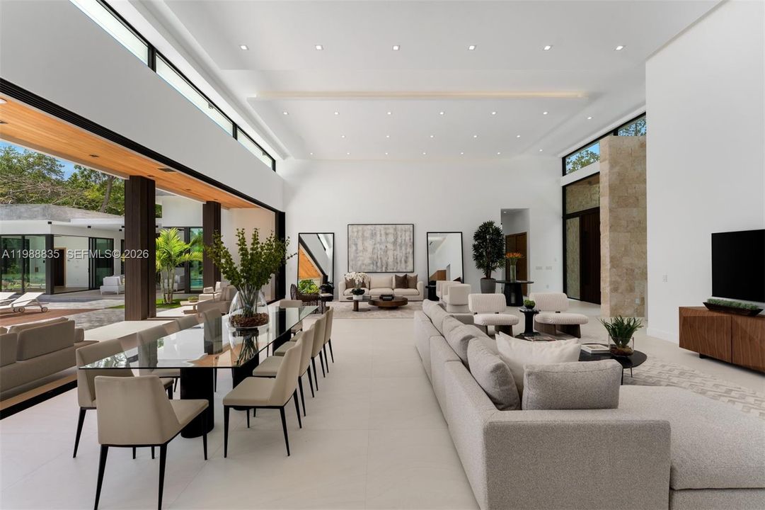 Vendido Recientemente: $6,500,000 (6 camas, 6 baños, 5481 Pies cuadrados)