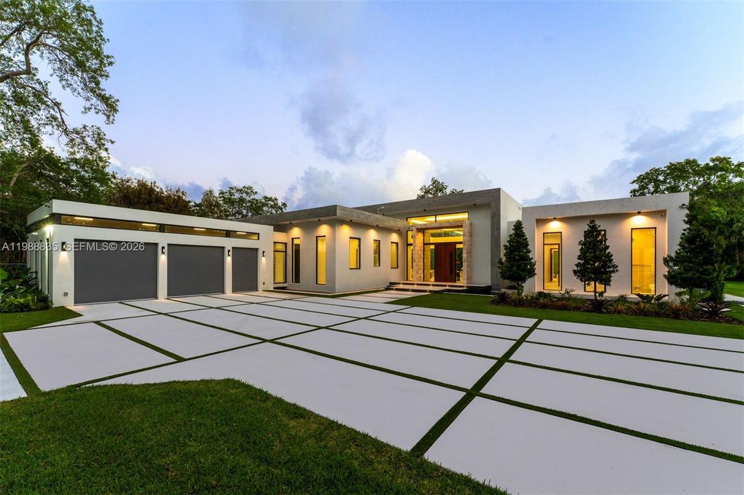 Vendido Recientemente: $6,500,000 (6 camas, 6 baños, 5481 Pies cuadrados)
