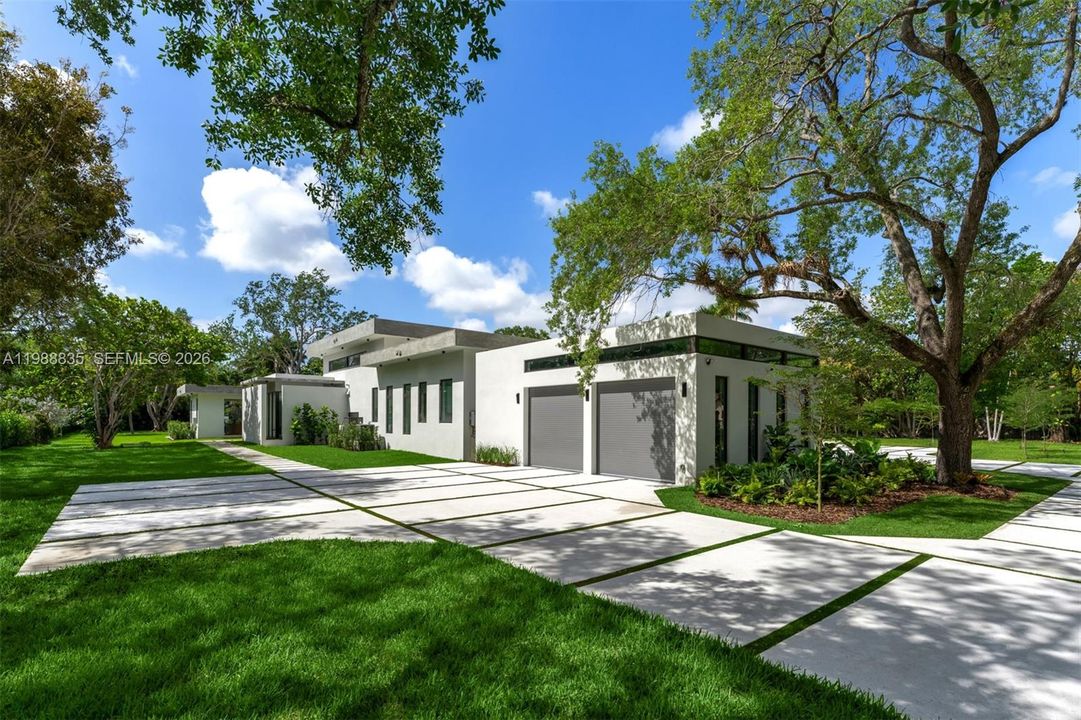 Vendido Recientemente: $6,500,000 (6 camas, 6 baños, 5481 Pies cuadrados)