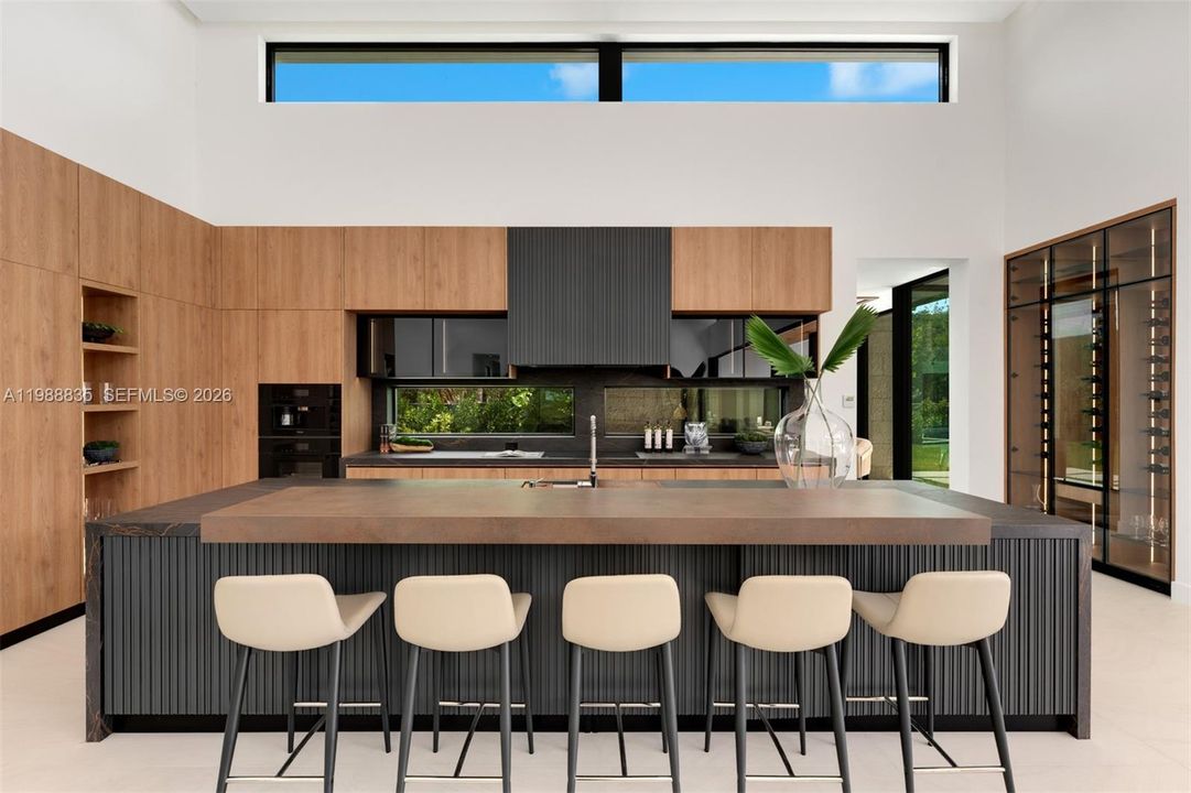 Vendido Recientemente: $6,500,000 (6 camas, 6 baños, 5481 Pies cuadrados)