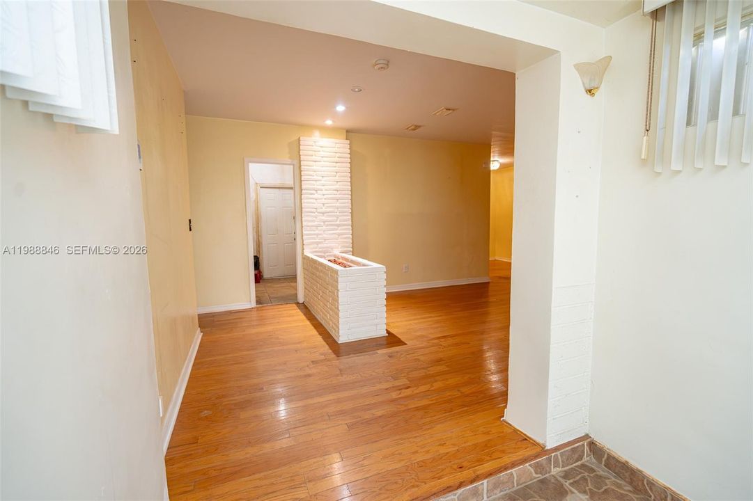 En Venta: $459,900 (3 camas, 1 baños, 1250 Pies cuadrados)