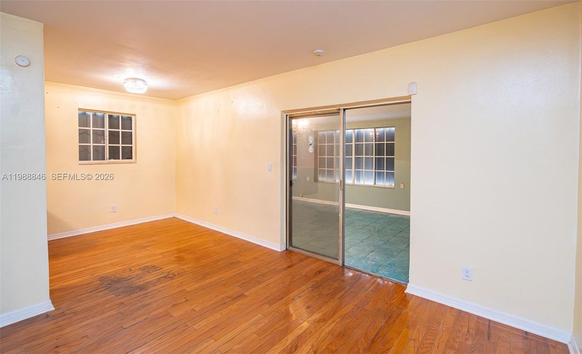 En Venta: $459,900 (3 camas, 1 baños, 1250 Pies cuadrados)