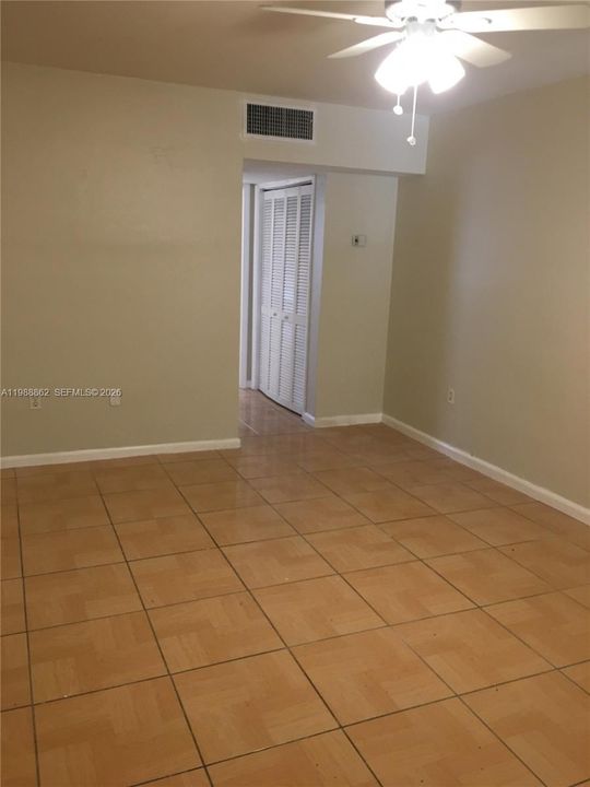 For Sale: $189,000 (1 beds, 1 baths, 530 Square Feet)