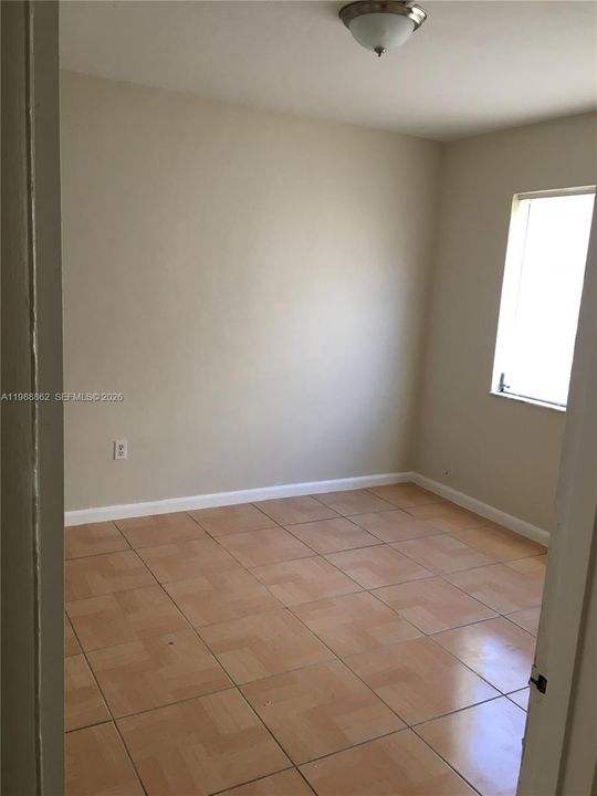 For Sale: $189,000 (1 beds, 1 baths, 530 Square Feet)