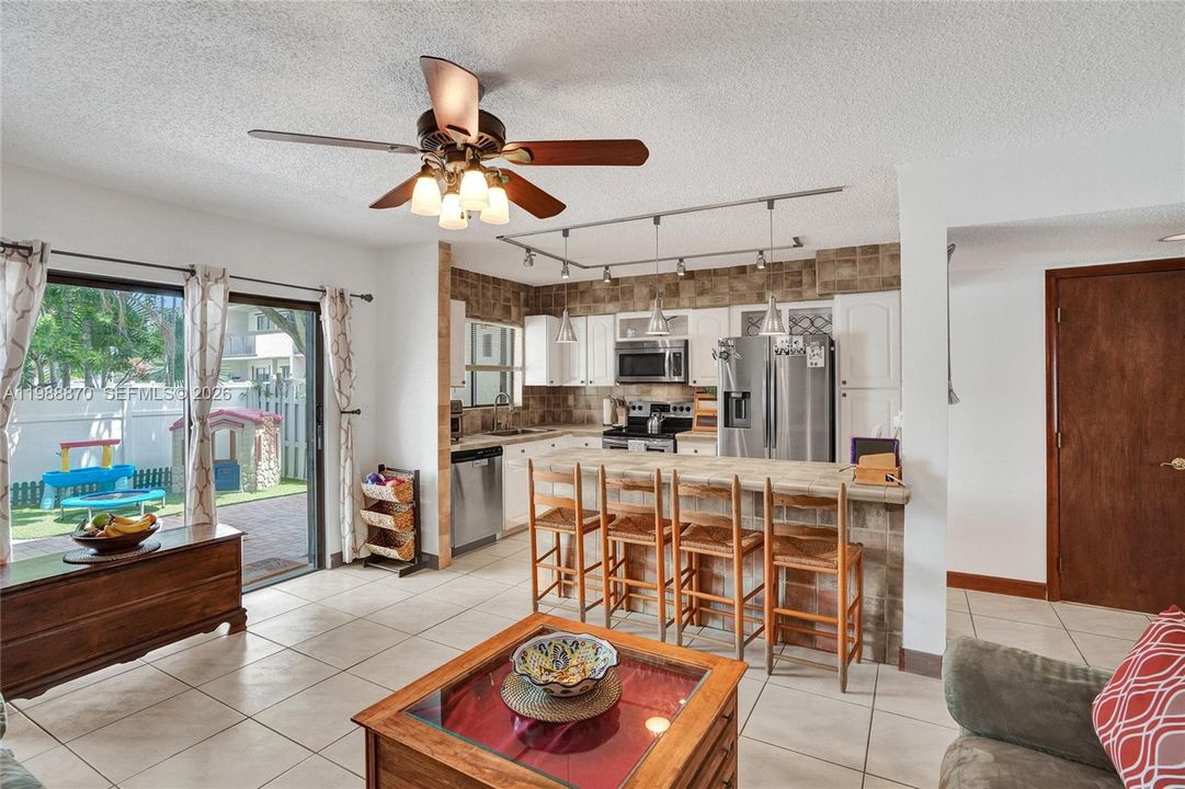En Venta: $550,000 (3 camas, 2 baños, 1590 Pies cuadrados)
