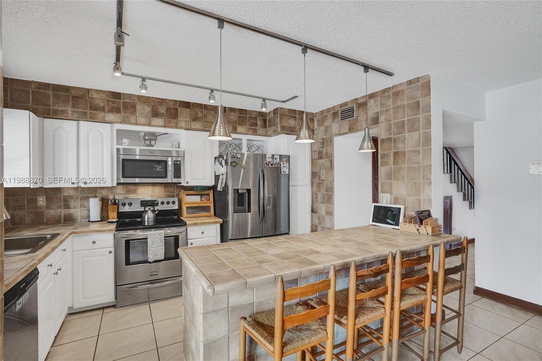 En Venta: $550,000 (3 camas, 2 baños, 1590 Pies cuadrados)