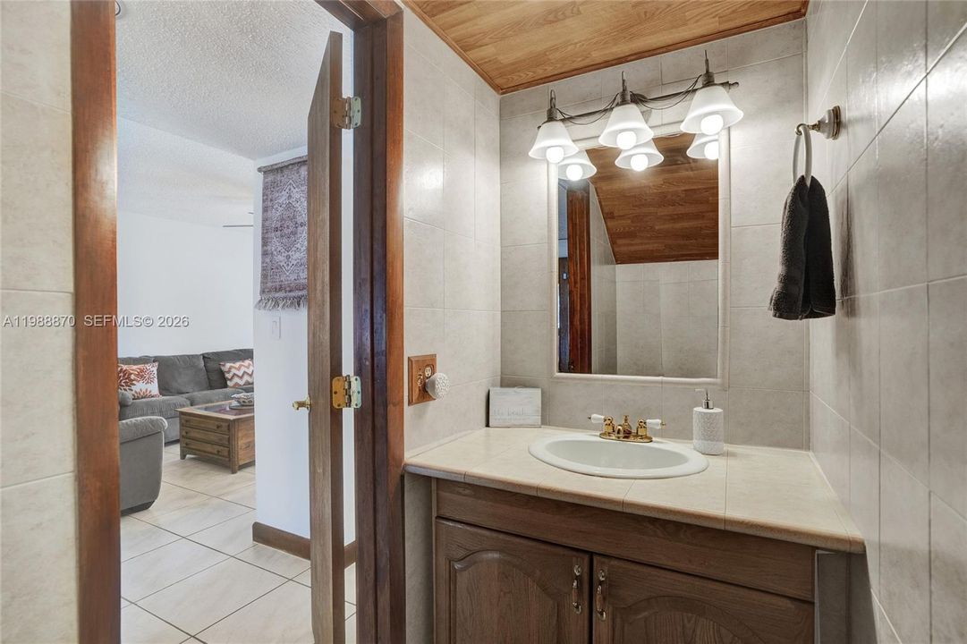 En Venta: $550,000 (3 camas, 2 baños, 1590 Pies cuadrados)