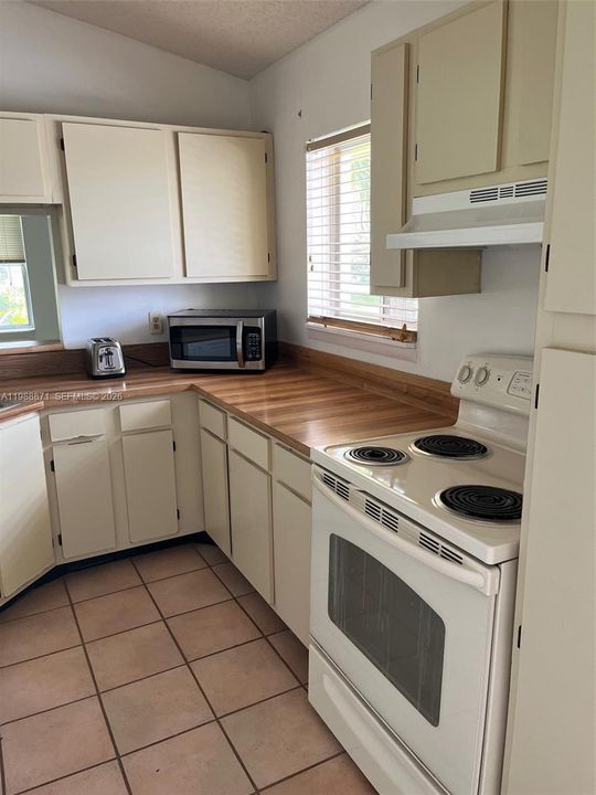 В аренду: $1,900 (2 спален, 2 ванн, 1007 Квадратных фут)