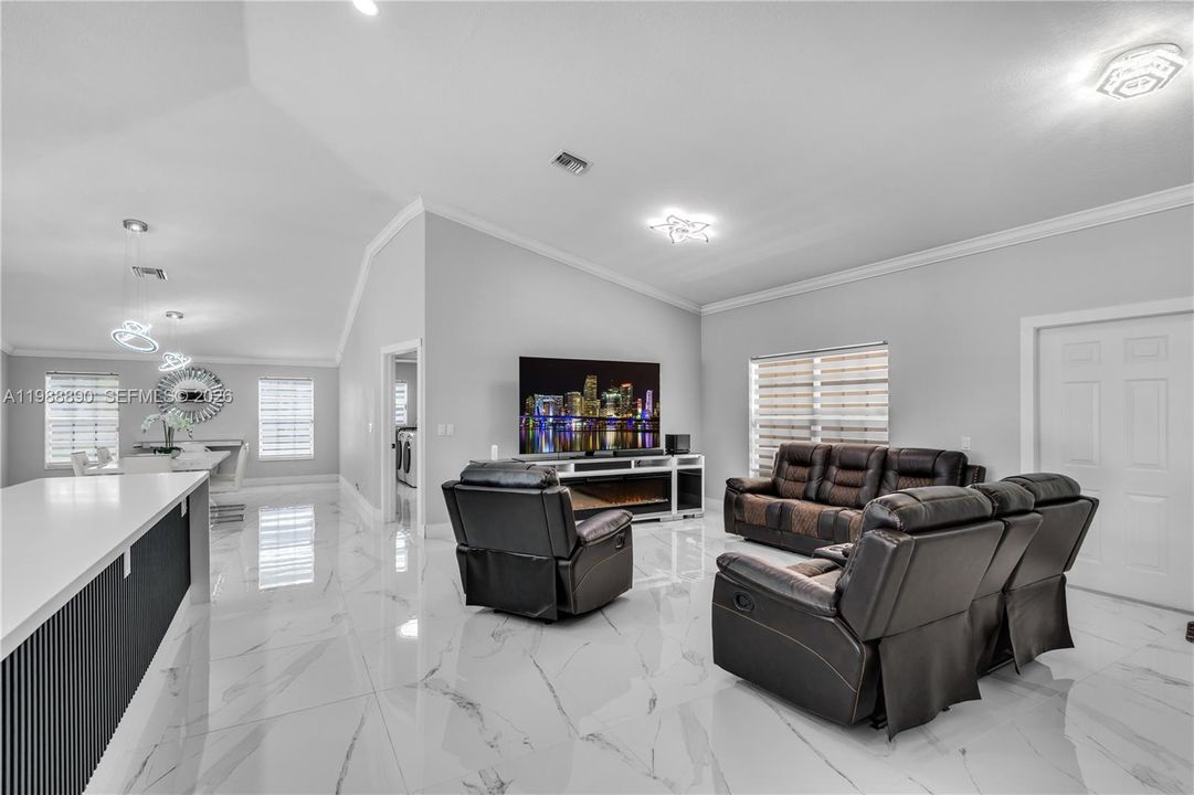 На продажу: $1,109,000 (4 спален, 3 ванн, 3343 Квадратных фут)