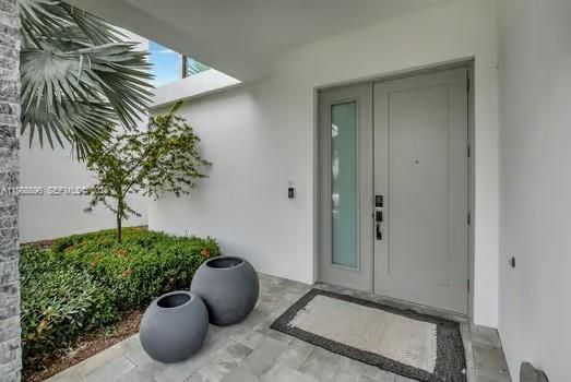 Active With Contract: $13,000 (4 beds, 3 baths, 2645 Square Feet)
