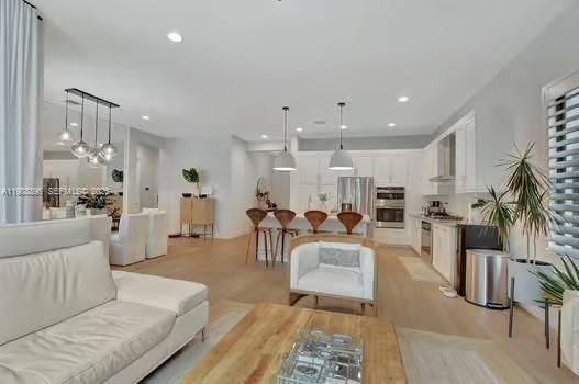 Active With Contract: $13,000 (4 beds, 3 baths, 2645 Square Feet)