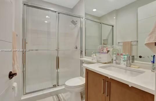 Active With Contract: $13,000 (4 beds, 3 baths, 2645 Square Feet)