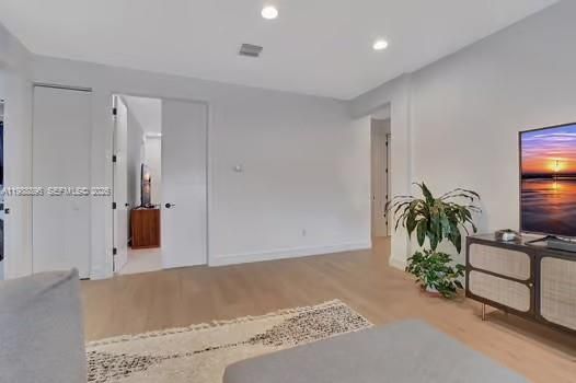 Active With Contract: $13,000 (4 beds, 3 baths, 2645 Square Feet)