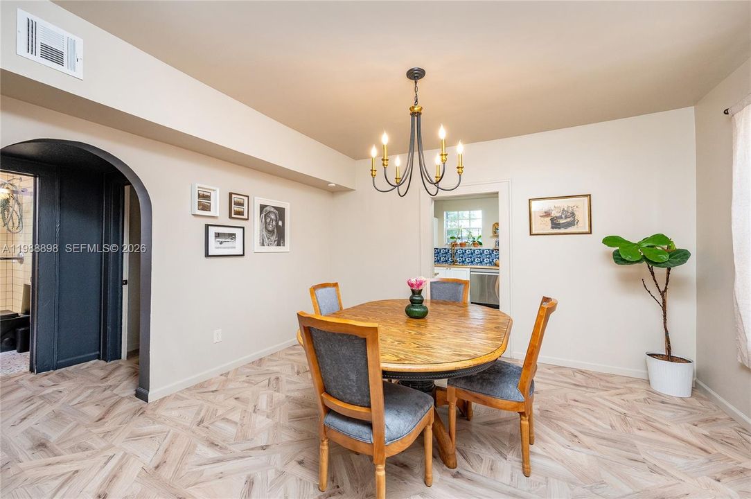 For Sale: $519,000 (2 beds, 2 baths, 1313 Square Feet)
