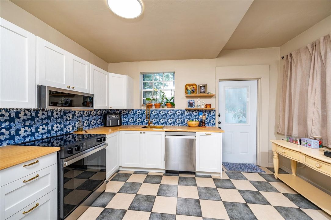 For Sale: $519,000 (2 beds, 2 baths, 1313 Square Feet)