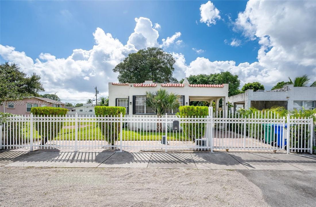 For Sale: $519,000 (2 beds, 2 baths, 1313 Square Feet)