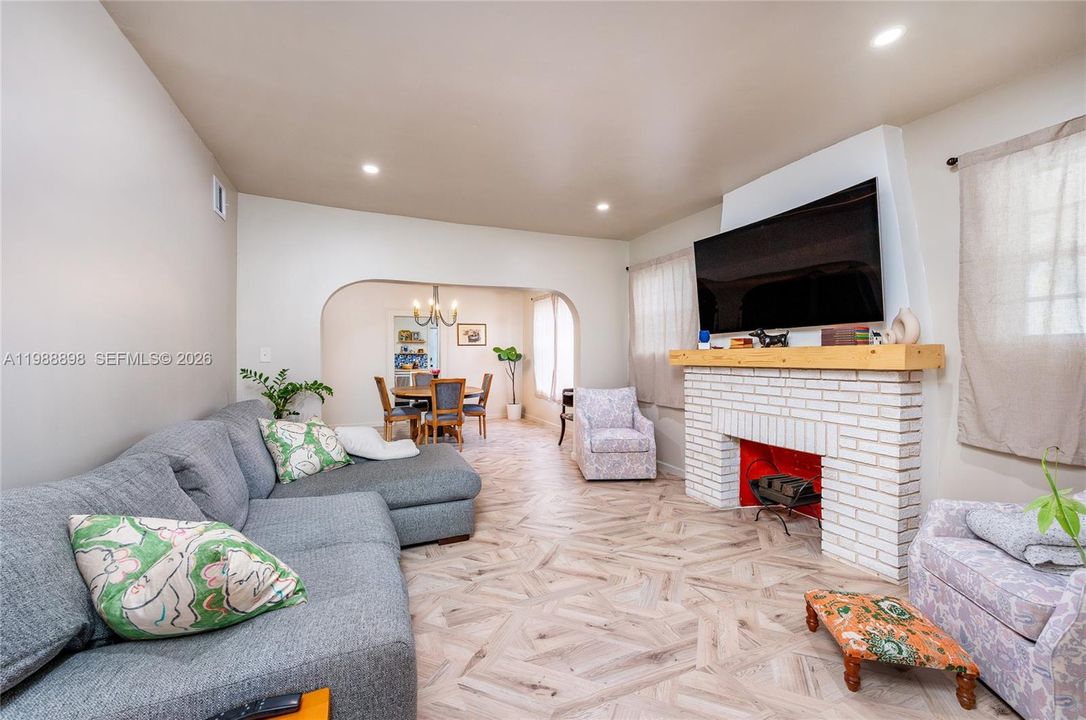 For Sale: $519,000 (2 beds, 2 baths, 1313 Square Feet)