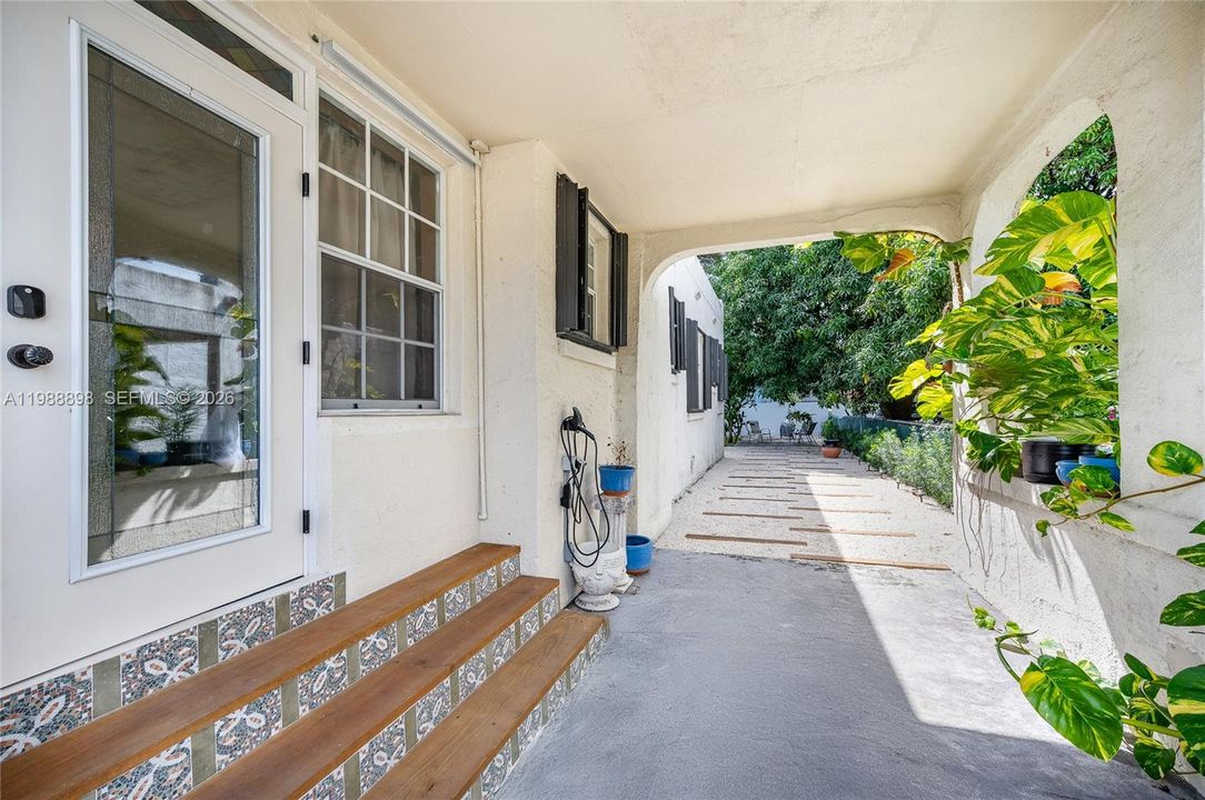For Sale: $519,000 (2 beds, 2 baths, 1313 Square Feet)