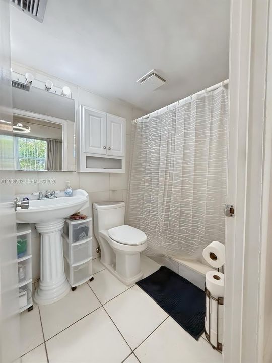 На продажу: $189,900 (2 спален, 2 ванн, 1000 Квадратных фут)