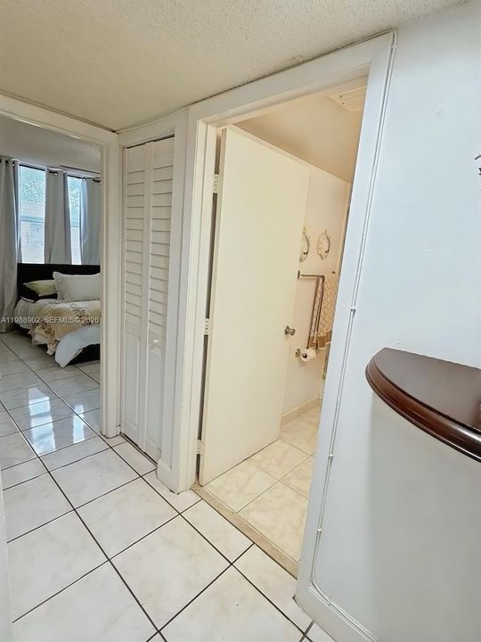 На продажу: $189,900 (2 спален, 2 ванн, 1000 Квадратных фут)