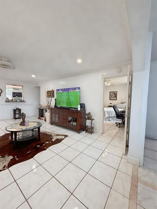 На продажу: $189,900 (2 спален, 2 ванн, 1000 Квадратных фут)