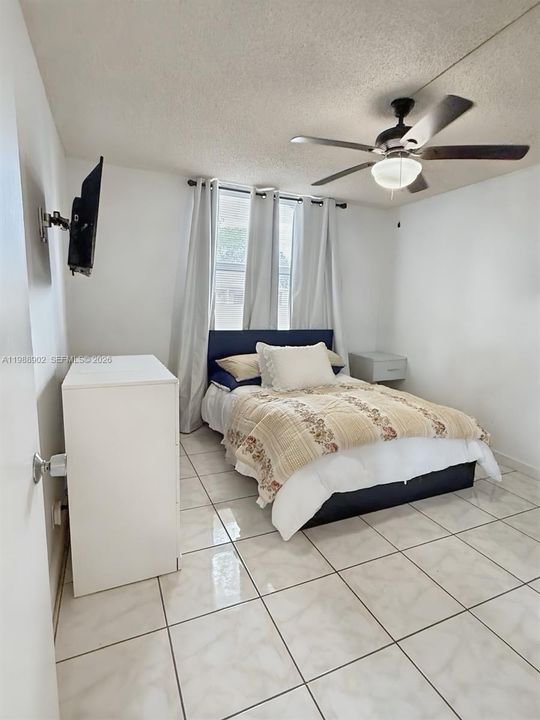 На продажу: $189,900 (2 спален, 2 ванн, 1000 Квадратных фут)