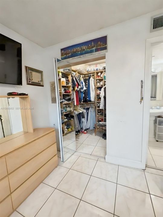 На продажу: $189,900 (2 спален, 2 ванн, 1000 Квадратных фут)