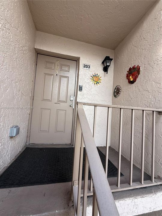 На продажу: $189,900 (2 спален, 2 ванн, 1000 Квадратных фут)