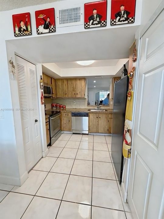 На продажу: $189,900 (2 спален, 2 ванн, 1000 Квадратных фут)