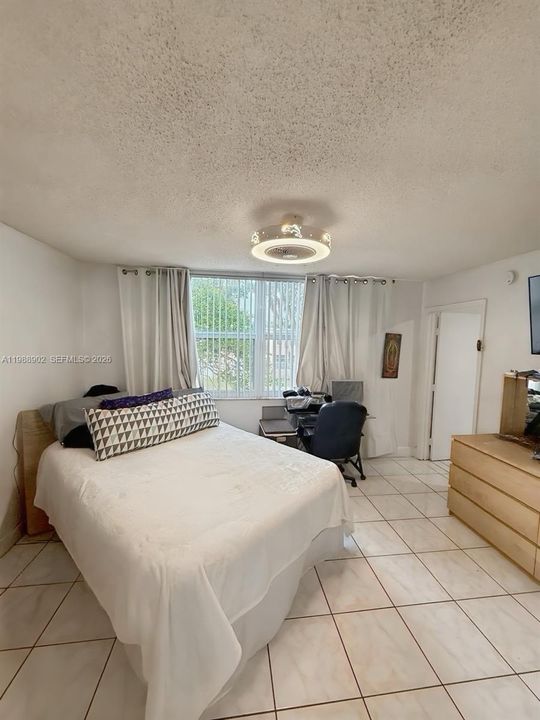 На продажу: $189,900 (2 спален, 2 ванн, 1000 Квадратных фут)