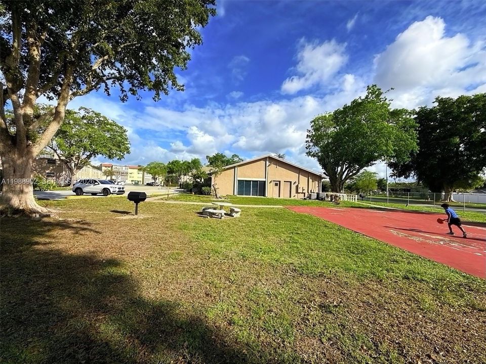 На продажу: $189,900 (2 спален, 2 ванн, 1000 Квадратных фут)