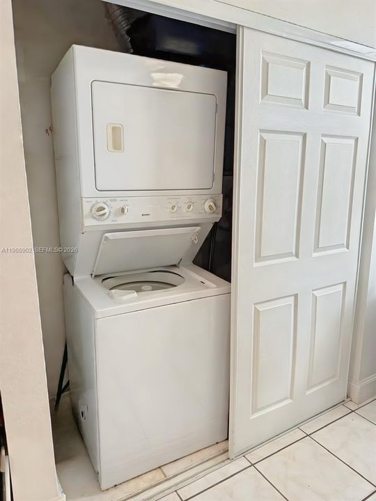 На продажу: $189,900 (2 спален, 2 ванн, 1000 Квадратных фут)