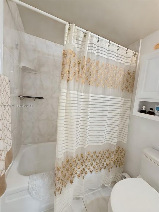 На продажу: $189,900 (2 спален, 2 ванн, 1000 Квадратных фут)