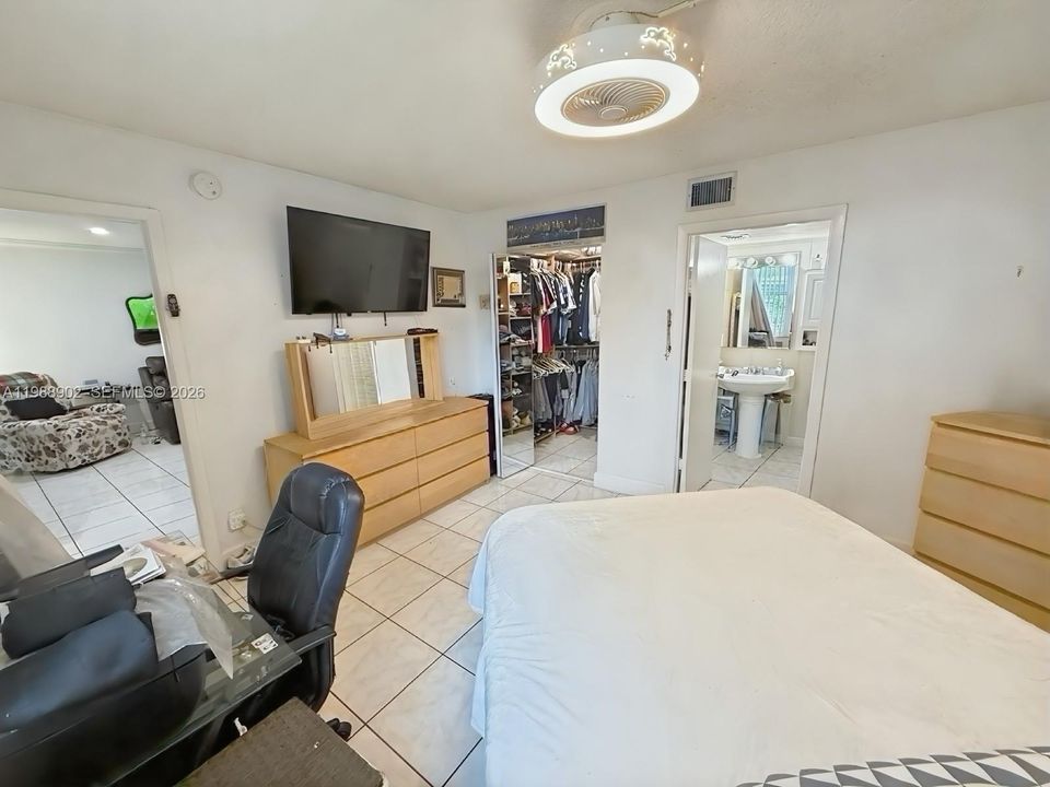 На продажу: $189,900 (2 спален, 2 ванн, 1000 Квадратных фут)