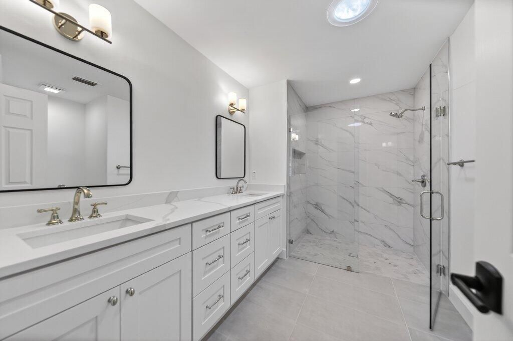 primarybath1.jpg-SMALL