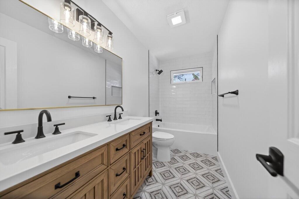 guestbath1.jpg-SMALL