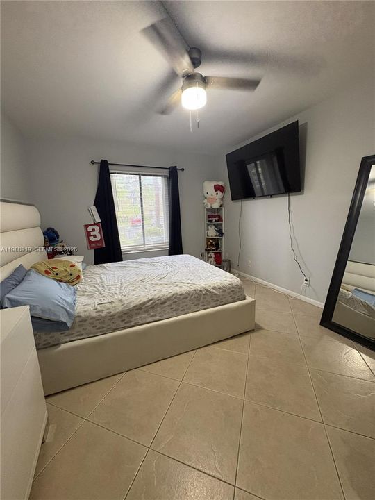 For Sale: $185,000 (1 beds, 1 baths, 683 Square Feet)