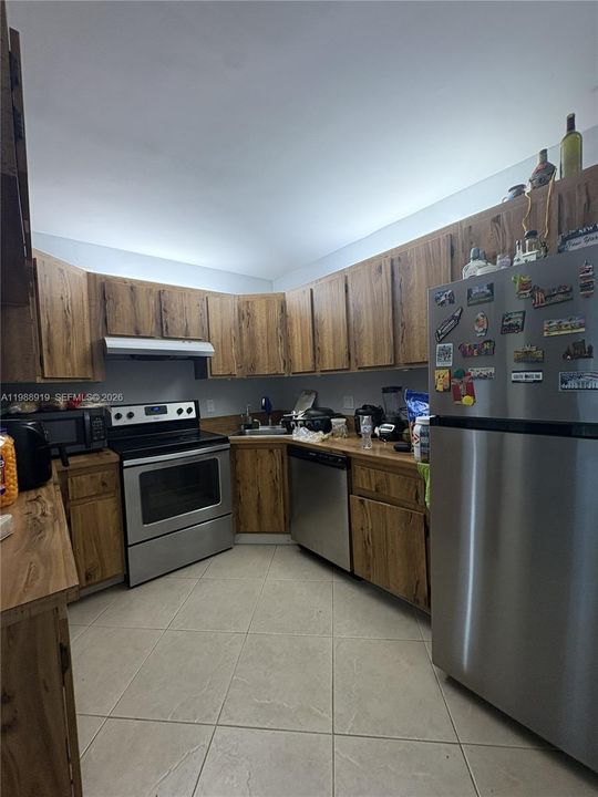 For Sale: $185,000 (1 beds, 1 baths, 683 Square Feet)