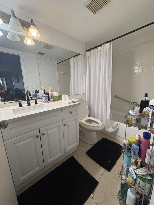 For Sale: $185,000 (1 beds, 1 baths, 683 Square Feet)