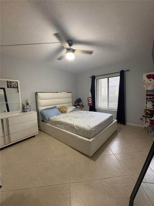 For Sale: $185,000 (1 beds, 1 baths, 683 Square Feet)